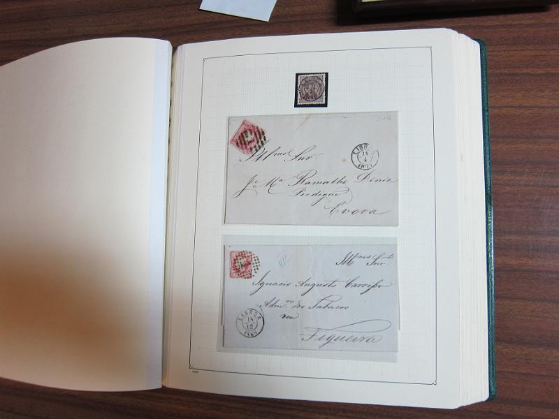 0018 (15).JPG -     Lote:    18      Marcofilia      Lotes Especiais       Descrição:         Portugal &mdash; Colecção especializada em dois álbuns com estudo especializado das marcas de duplo círculo e circulares de Lisboa, com selos de diversas emissões e cartas. Lote a ver.        Lote       Valor Base:     &euro; 1.000,00     Valor Venda:     Retirado     